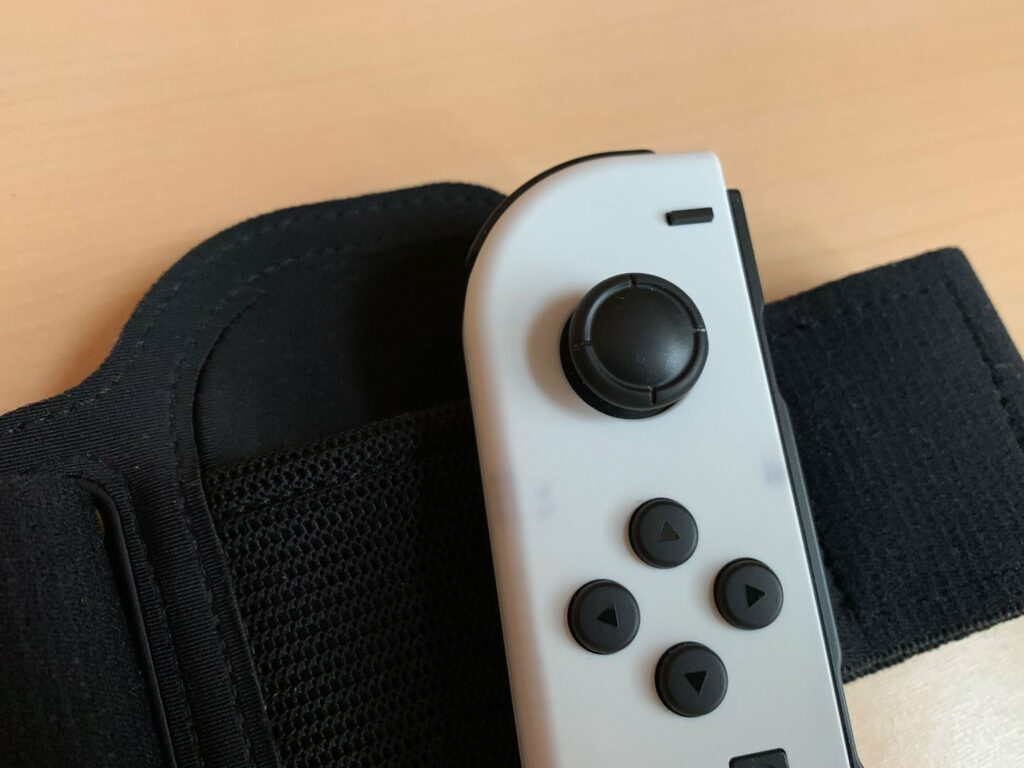 PSA: The Ring Fit leg strap leaves marks on the white Joy-Cons
