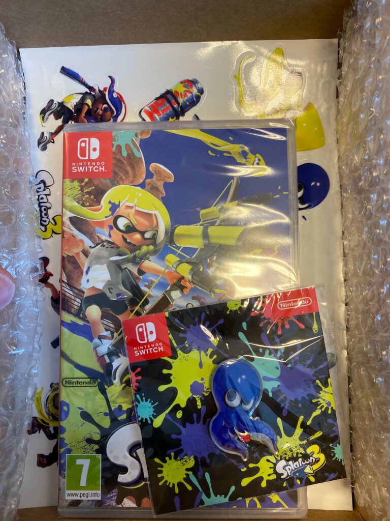 Here in Romania, we got a pin and a set of stickers with Splatoon 3.