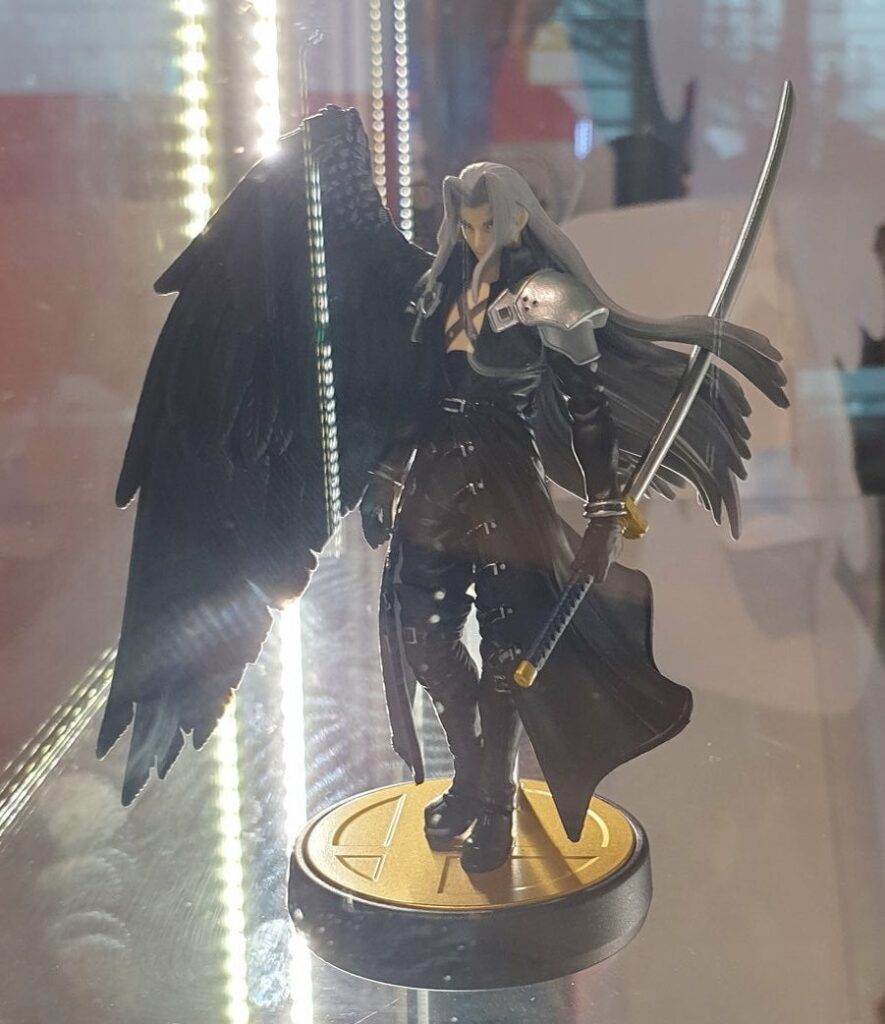 Super Smash Bros Ultimate - Sephiroth Amiibo First Look!