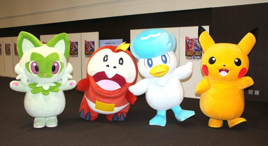 Pokémon Company interview in japanese: Scarlet and Violet have the highest preorders in the series history; the game is expected to be longer to complete than previous games (30-40 hours)