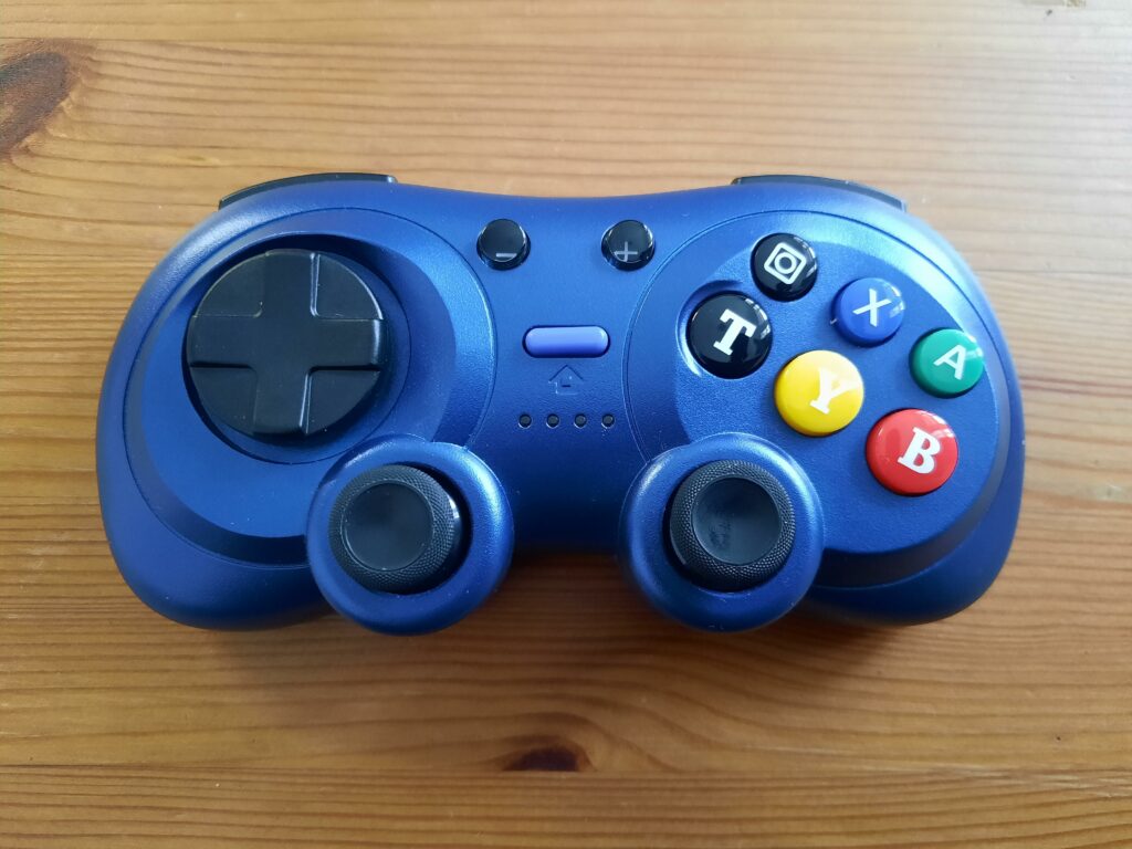 I found this third-party Switch controller at a second-hand online game store. It says 'Geeklin model 8586' on the back, yet that query gives zero results on Google. Even an image search doesn't give anything, aside from one review of the controller in German.