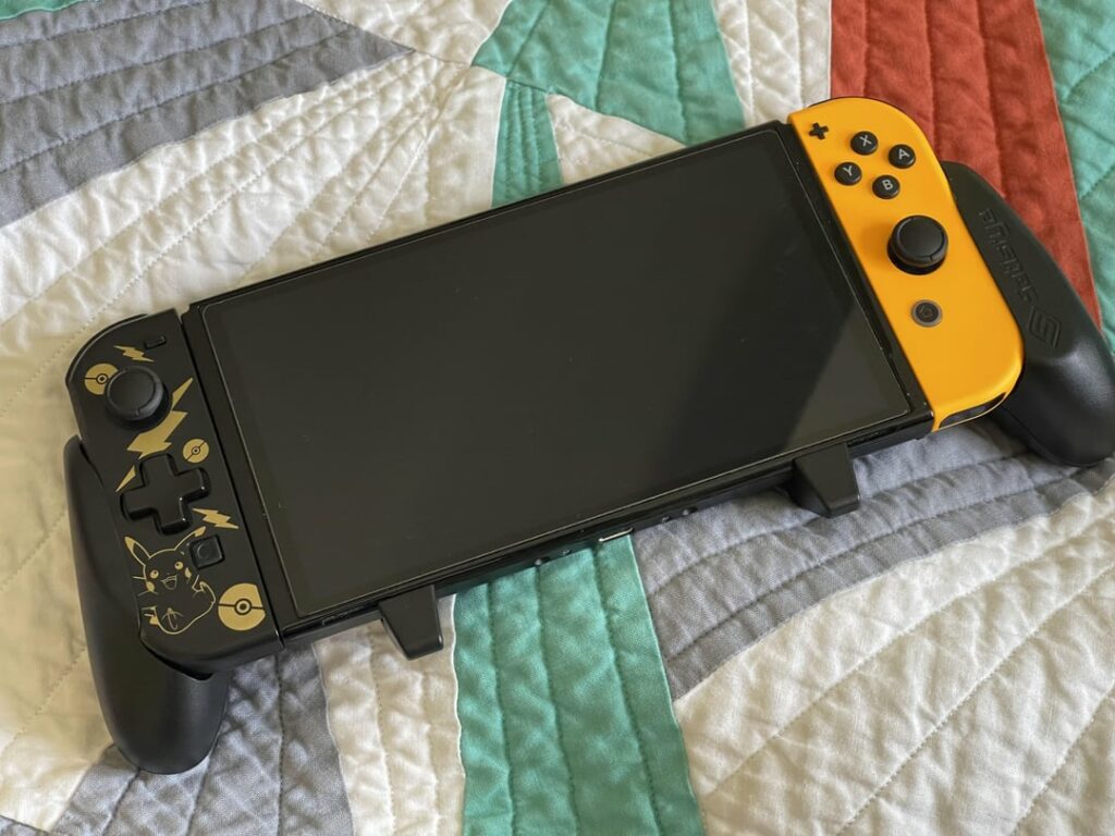 Modified a Hori D-Pad controller to fit in Satisfye grip