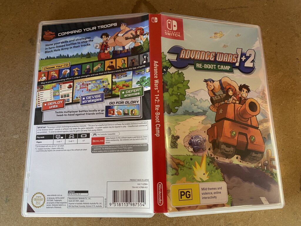 Advance Wars features a nice reversible cover