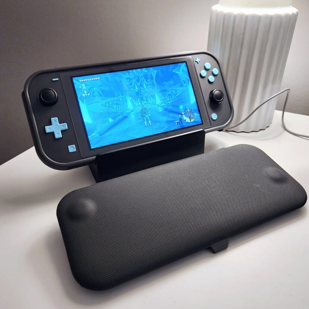 Best Switch Lite refurbish and upgrade ever! Laminated Screen + Hall Effect joysticks.