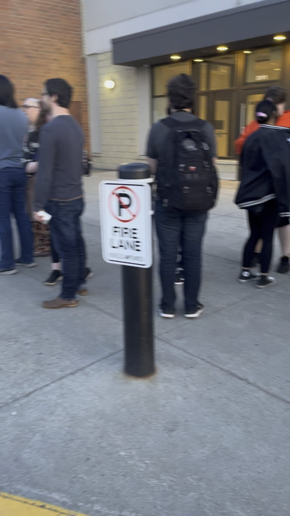 Line up for Zelda TOTK preorders