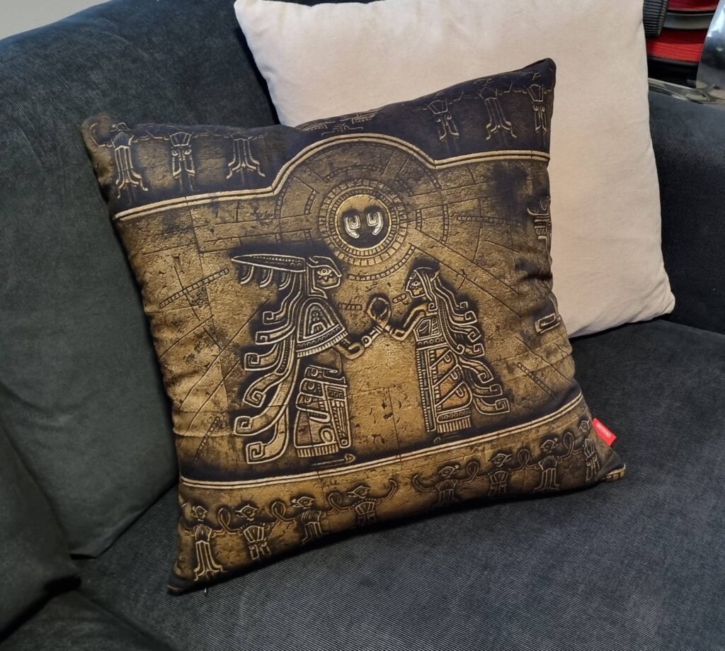 Super happy with this TOTK cushion my wife made for my games room last night!