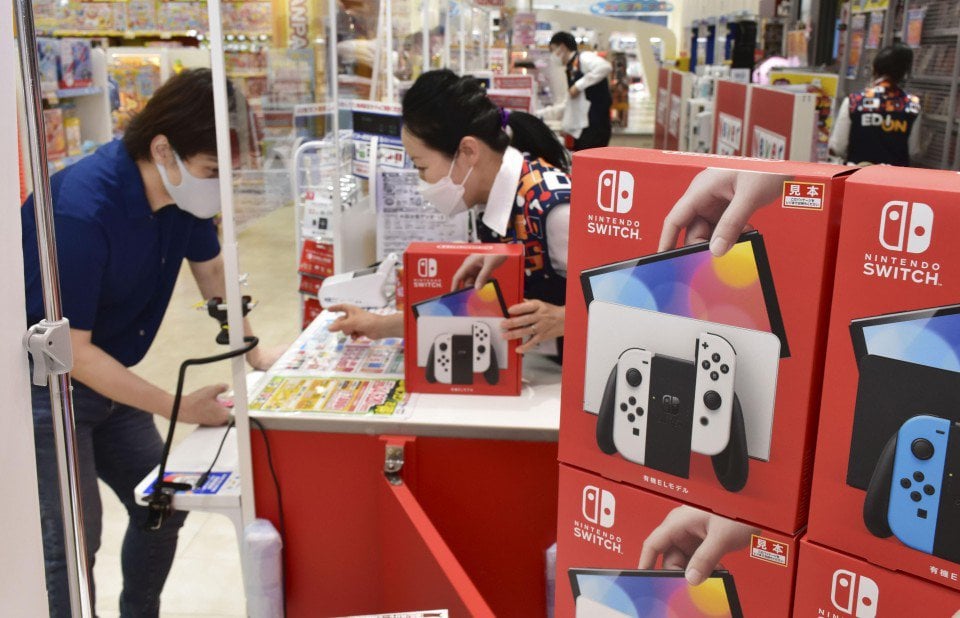 Nintendo net profit falls for 2nd straight yr on weaker Switch sales