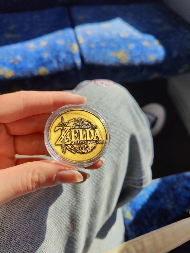 Zelda Tears of the Kingdom pre-order bonus! It's surprisingly heavy!