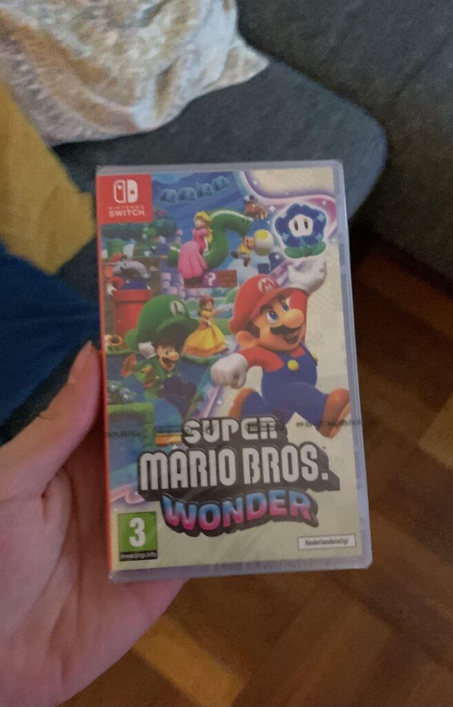 My friend got Super Mario Wonder early from Amazon: did you guys get something in the mail today?