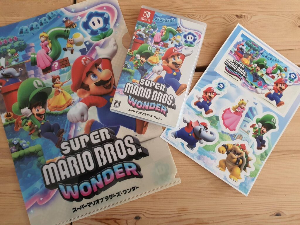 Got SMBW while I was in Japan. Here's what comes with. Pretty dope I think.