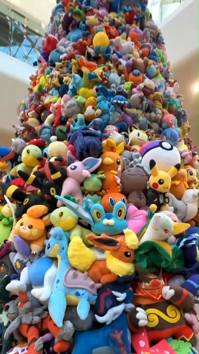 Pokémon plush Christmas tree Credit@ginamon.x
