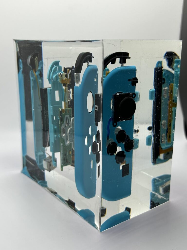 I’ve been playing around with exploding joy cons in resin. What do you guys think?