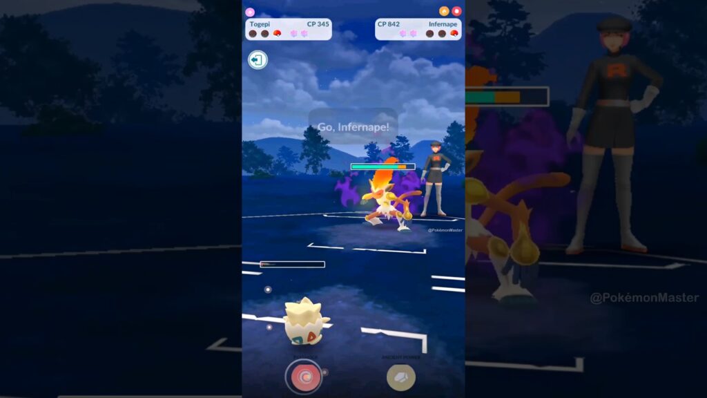 1 Hp TOGEPI vs TEAM ROCKET GRUNT in Pokemon GO.