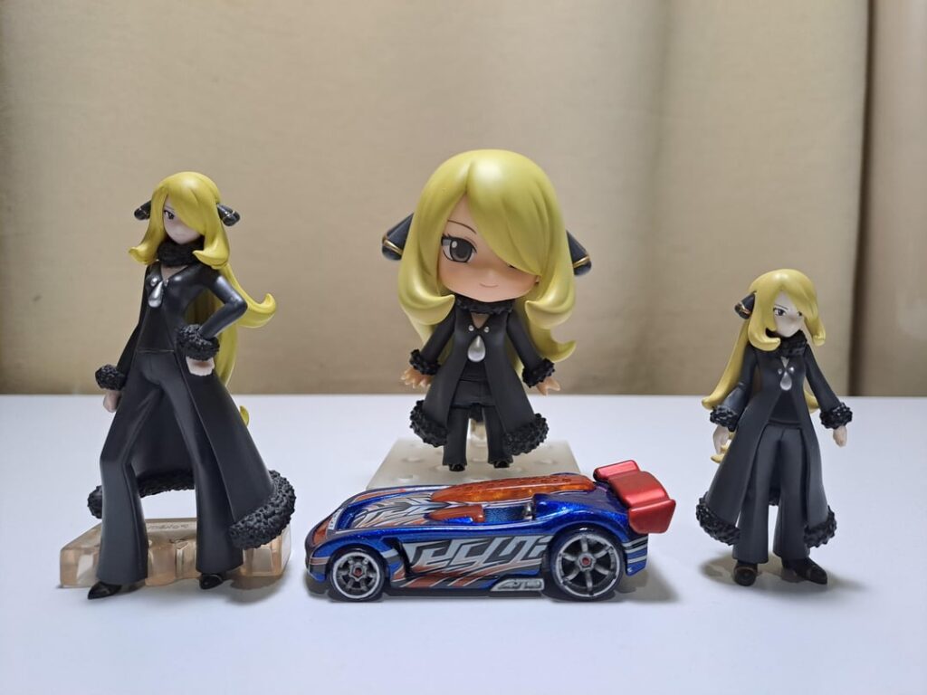 Cynthia figure and my HW Custom.