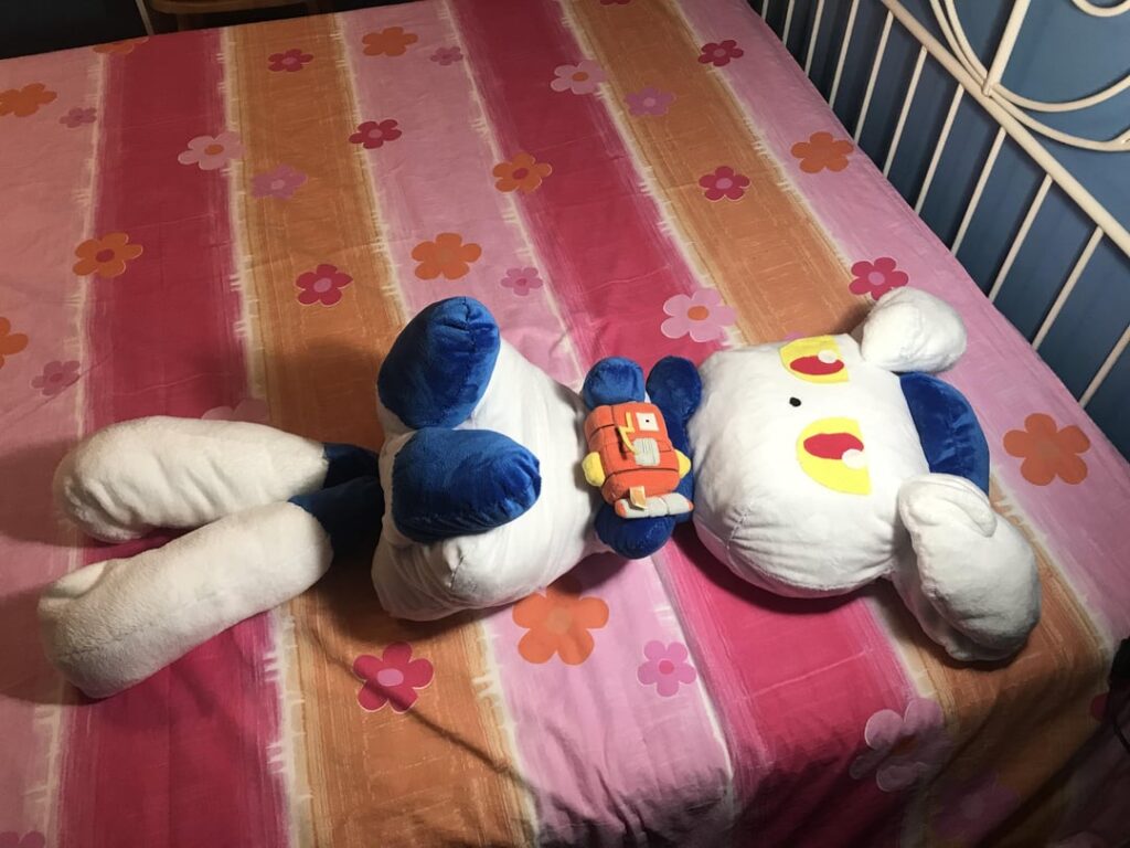 Life sized meowstic plush! (World's least sophisticated meowstic)