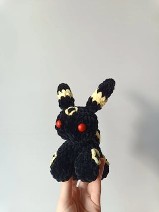 Umbreon plushie >:3