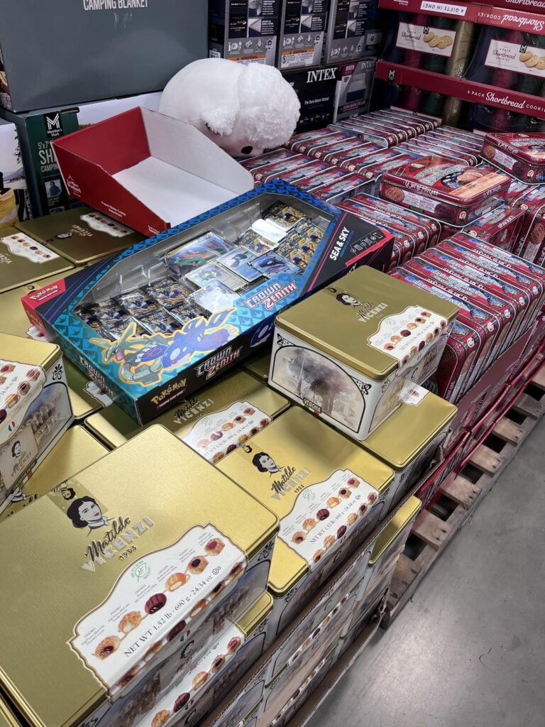 To whoever abandoned this box, thanks for the Mewtwo/Mew.