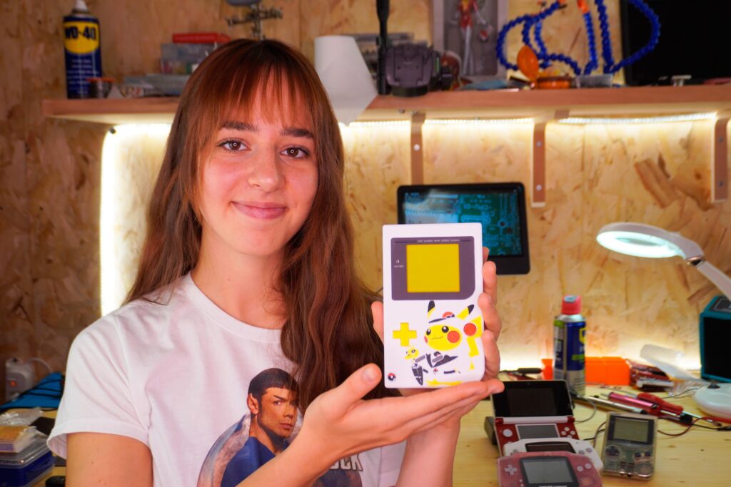 What do you think of this new cover I made for my GameBoy? I printed it with my BambuLab X1 Carbon after repairing it due to corrosion and screen issues. I also fixed 4 other Nintendo consoles…sort of since the GameBoy Pocket counts as half a repair (couldn’t get the screen to work)😥
