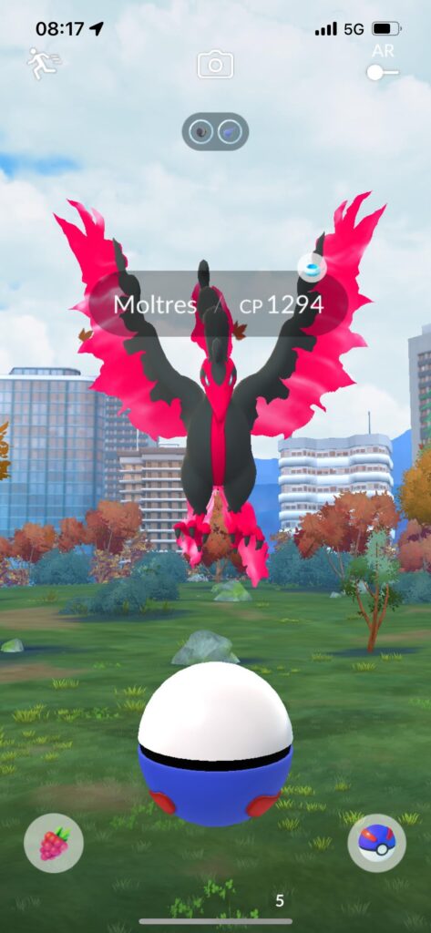 spotted a galarian moltres for the first time! unfortunately didnt catch it tho