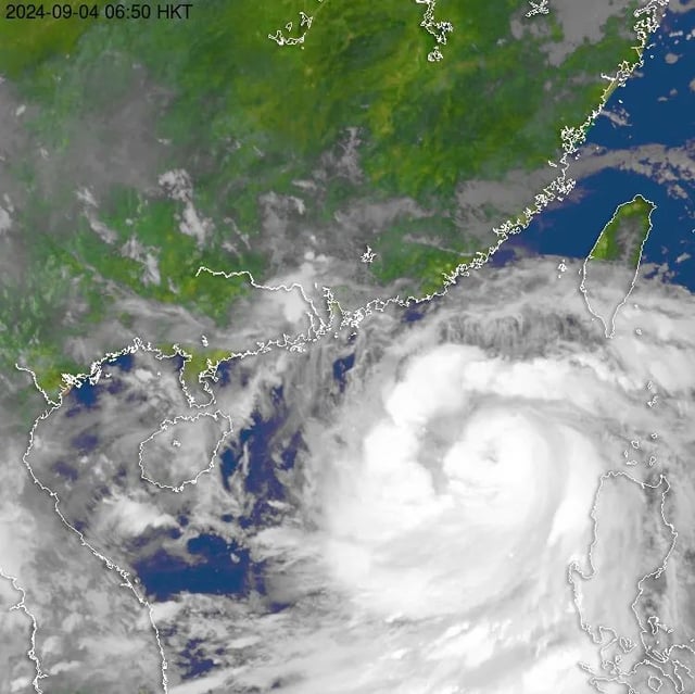 Charizard hurricane is going to land HK soon!