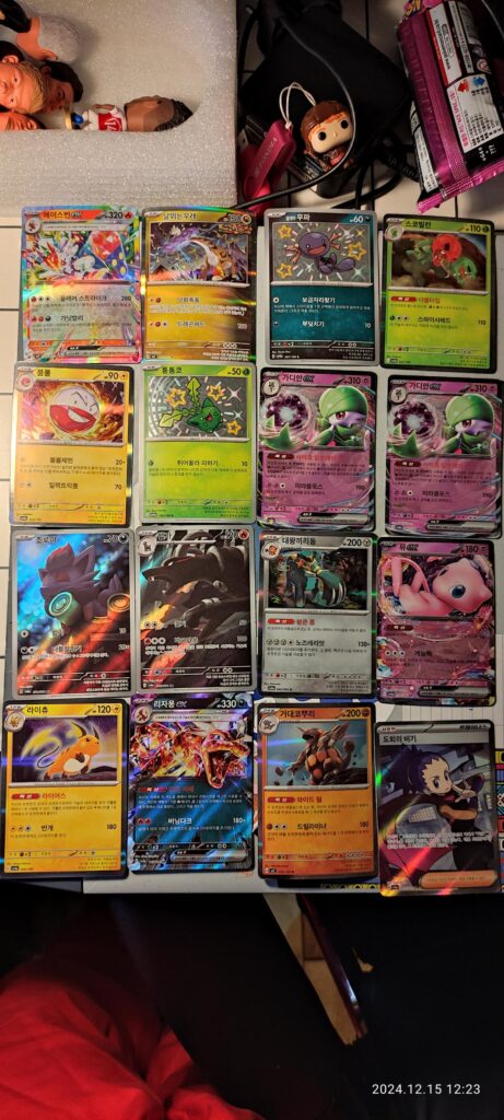 Got some souvenirs from friends who visited South Korea. In total 15 packs were ripped. Sharing the shiniest hits with you.