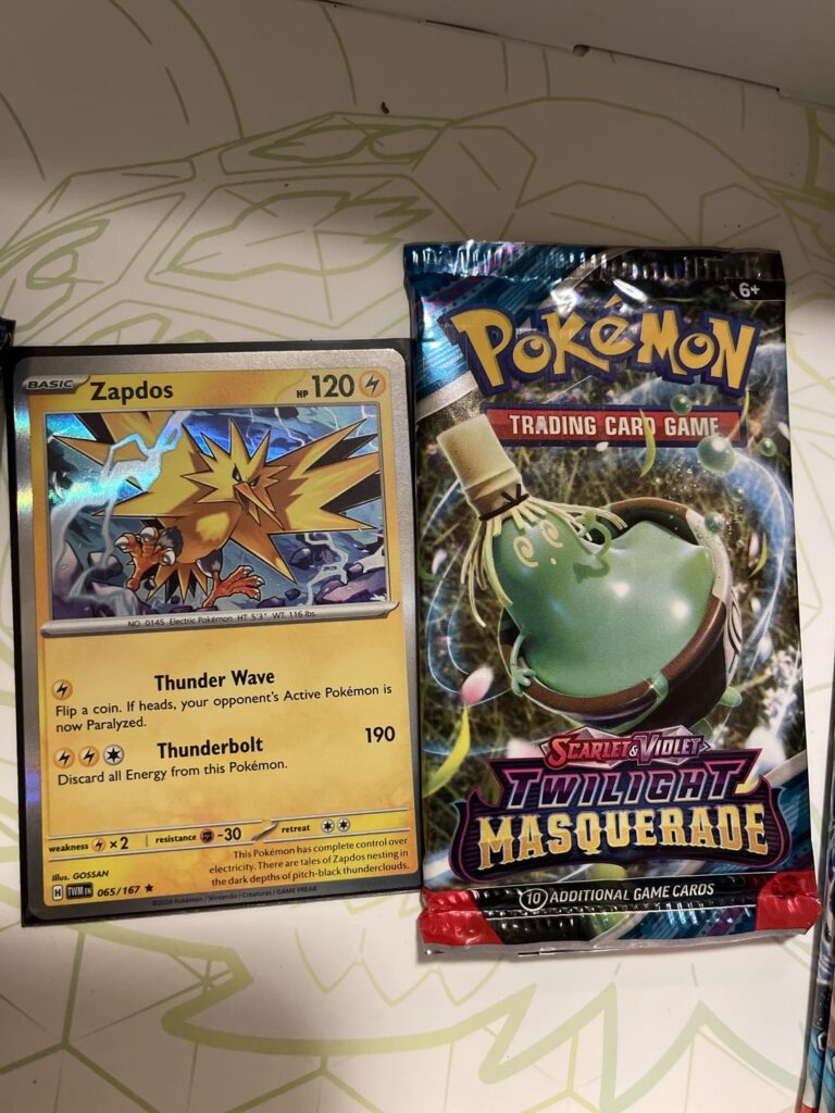 Just pulled this Zapdos 🫨😳