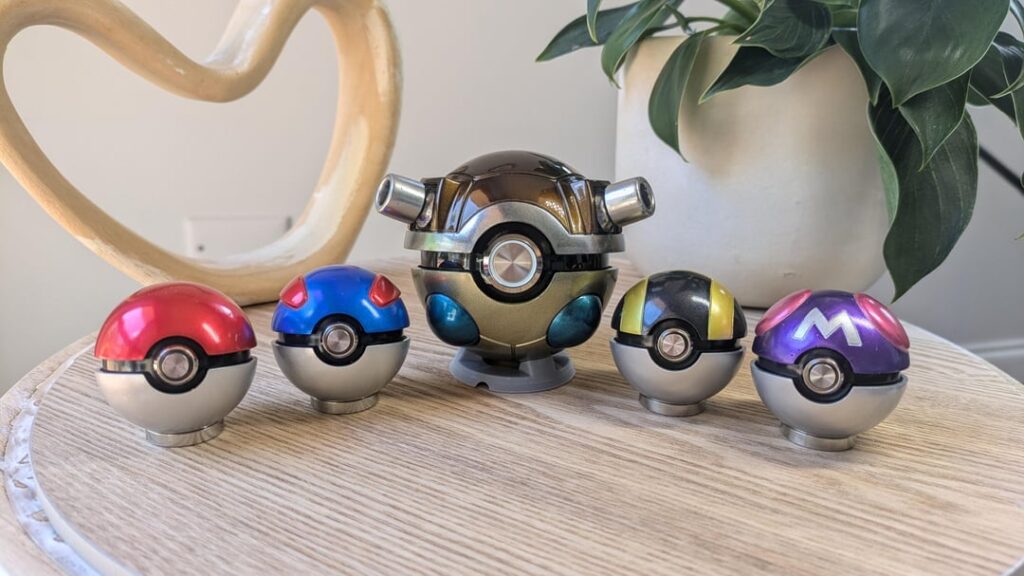 Some mini Pokeballs that I 3D printed!