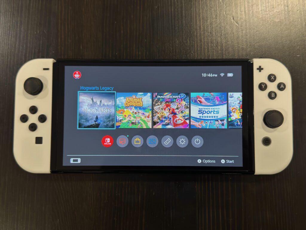 After a pretty rough 2024, Santa brought me a Switch OLED and a couple of games!