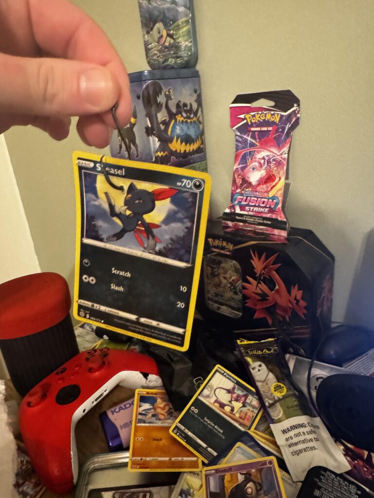 LPT: You can use fish hooks to display your favorite cards