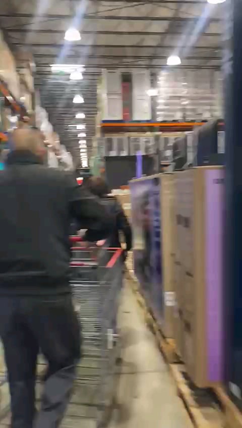 Costco LA blooming waters, people left with injuries.
