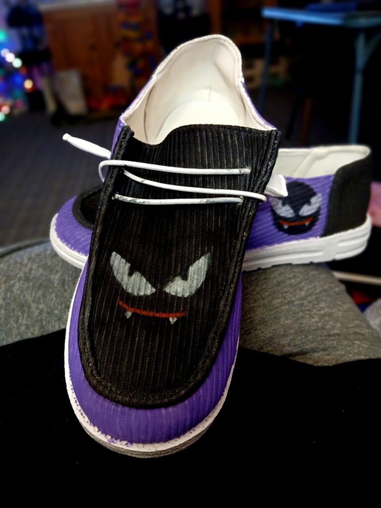 Someone gave me some white shoes (oc)