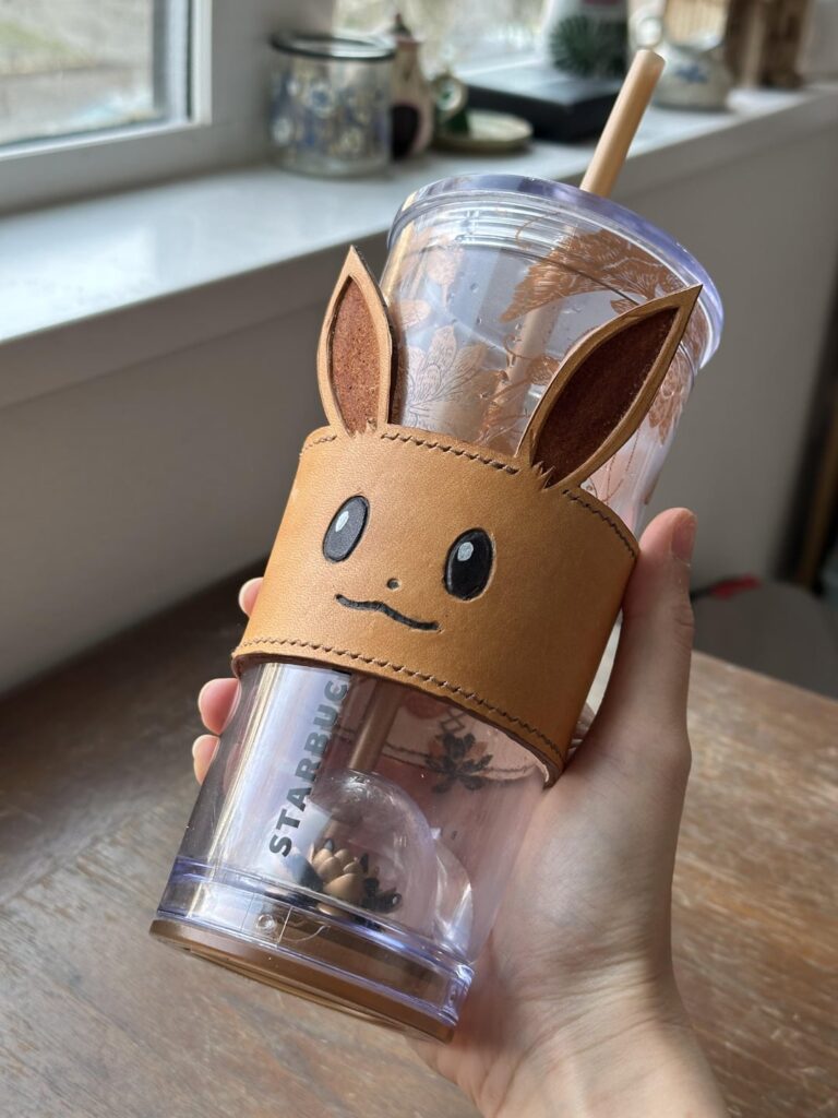 I made eevee and umbreon cup/can sleeves!