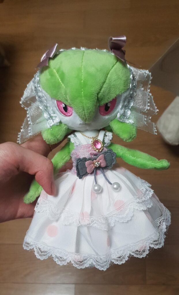 Gardevoir looked quite cold, so I bought a dress for her