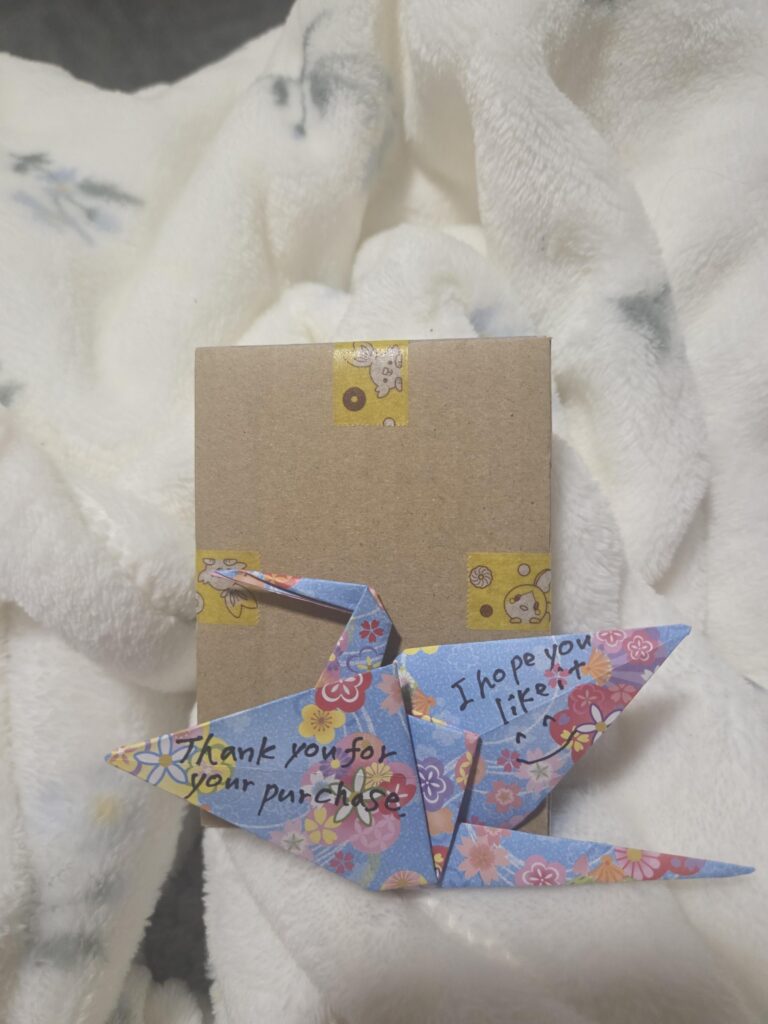 Japanese sellers always put so much thought into their buyers. This is adorable.