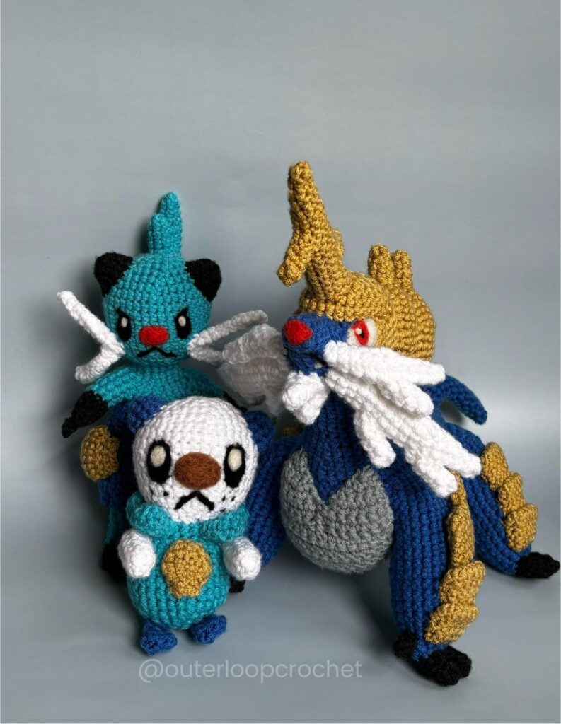[OC] I crocheted the Oshawott evolution line (with removable Samurott swords)!