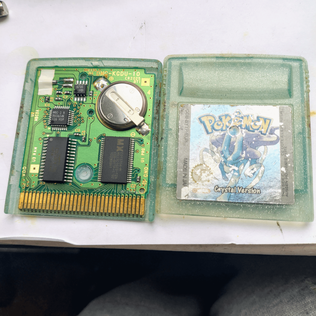 Cleaned and saved this Pokémon crystal from the trash someone was going to throw it away 😭