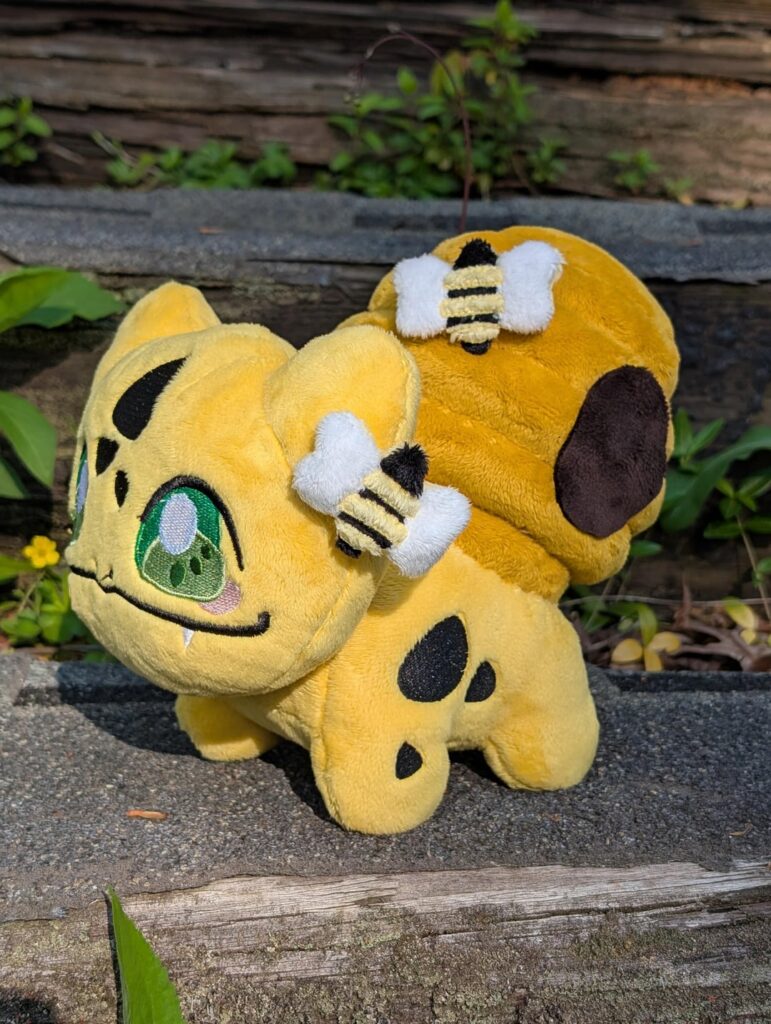 [OC] Handmade Beehive Bulbasaur Plushie!