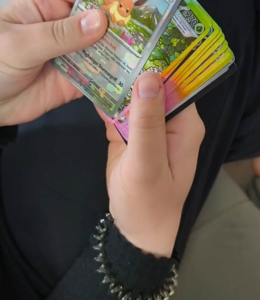 Me and a friend opened a SPC each and we literally got nothing. Then i let my girlfriend open one of my Tech-Sticker Blister's and then this happend 🤯