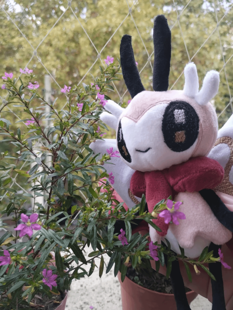 I made a Shiny Ribombee plush doll 🌷