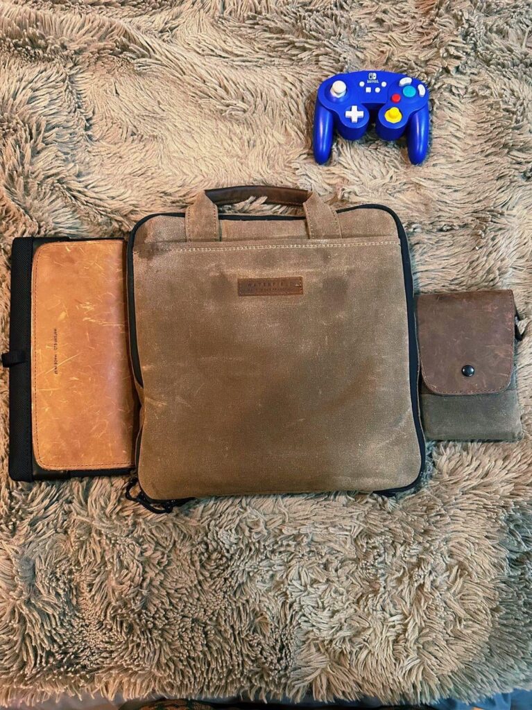 Using my OG SF Waterfield Multiplayer pro case