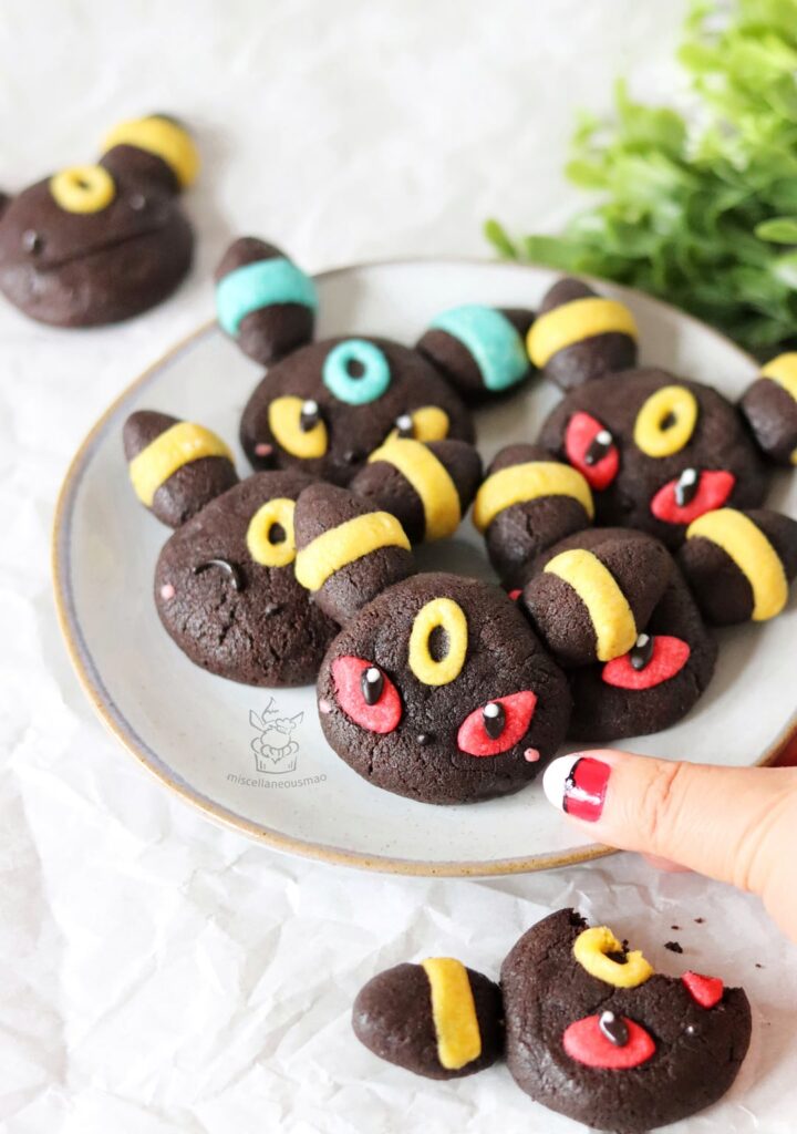 I made Umbreon cookies