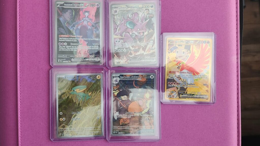 5 hits in 12 packs. i need to go hit the other family dollars around me.