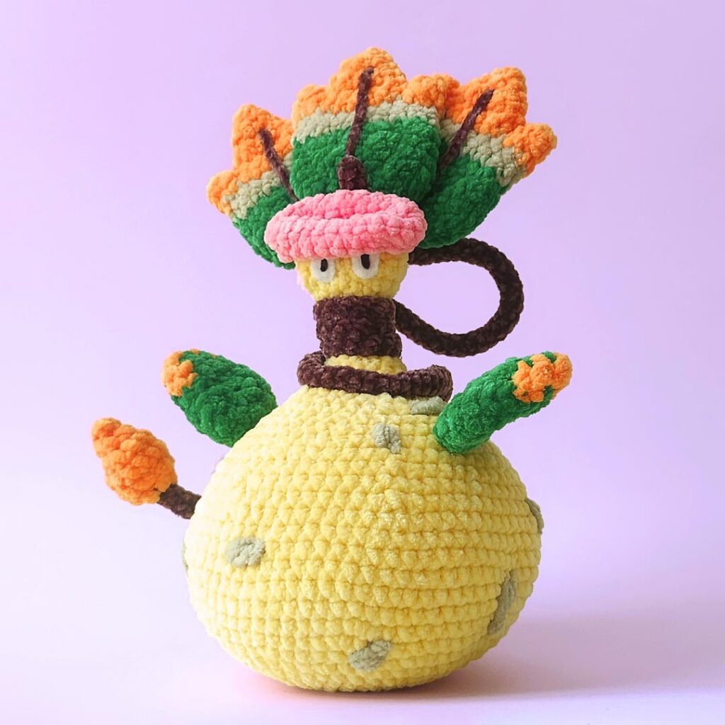 I crocheted  a big fluffy Mega Victreebel!