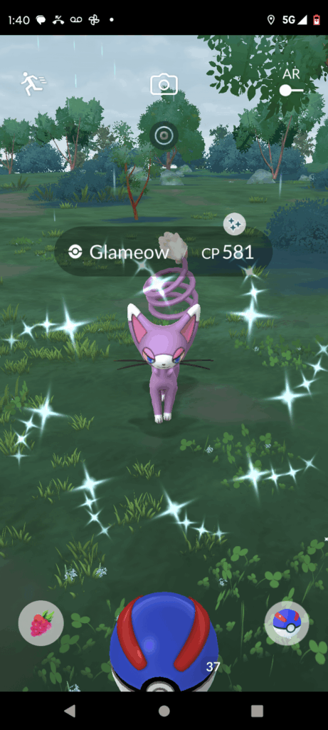I wasn't expecting a ✨Shiny✨ Glameow but I'll take it...😁👍