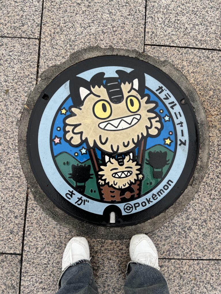 Meowth manhole cover in Saga, Japan