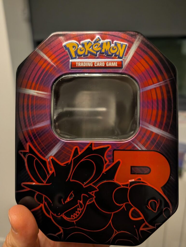 I wasn't sure to open this large tin and I was undecided between this and Mewtwo one. Again my first rip from destined rivals because it was impossible to find anything around
