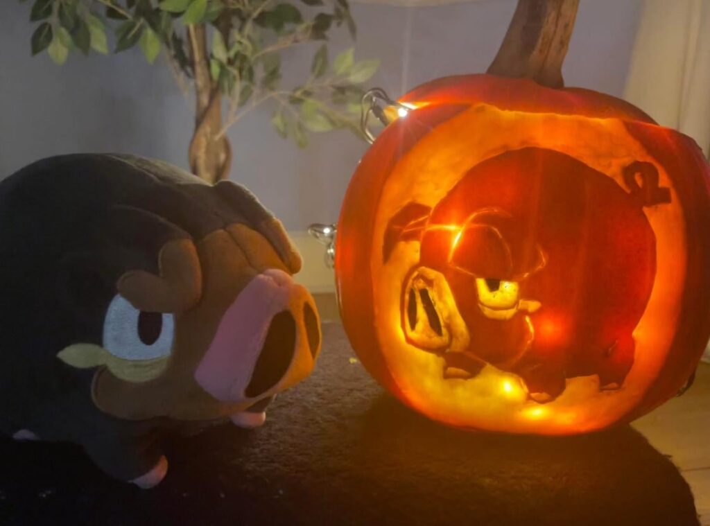 Lechonk and his pumpkin