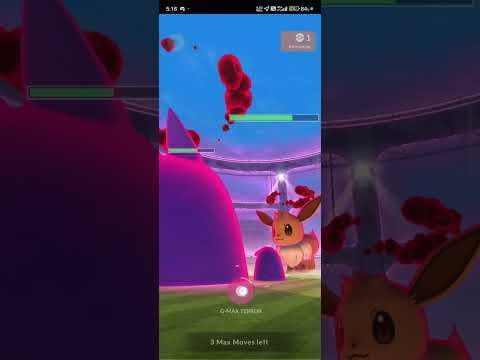Gmax Gengar VS Dmax Eevee, the battle between ghost and normal type