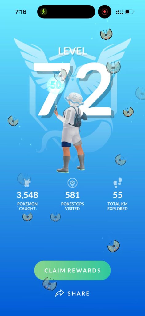 I leveled up today to 72 and my remaining task was 1M SD so I started opening gifts to complete the task and when it was done I got a Vivilion pattern on my level up screen 😆