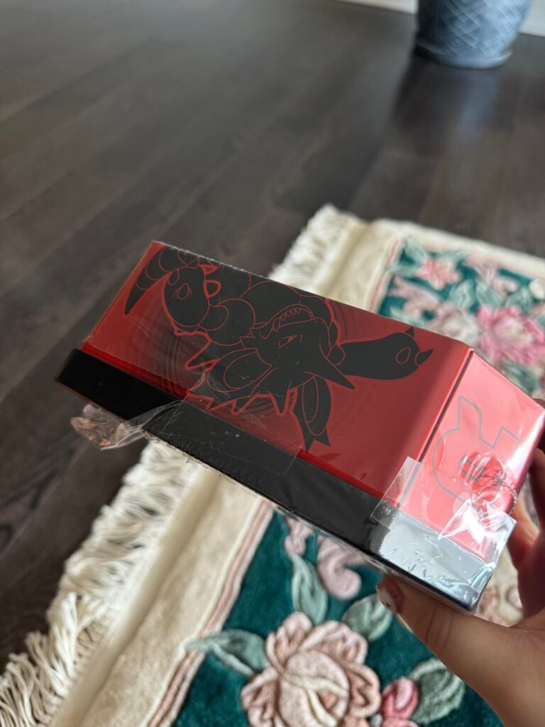Some Amazon employee really had a lovely time slicing into and taping up my tin